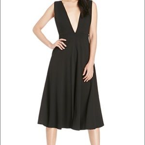 Daily look plunging midi dress